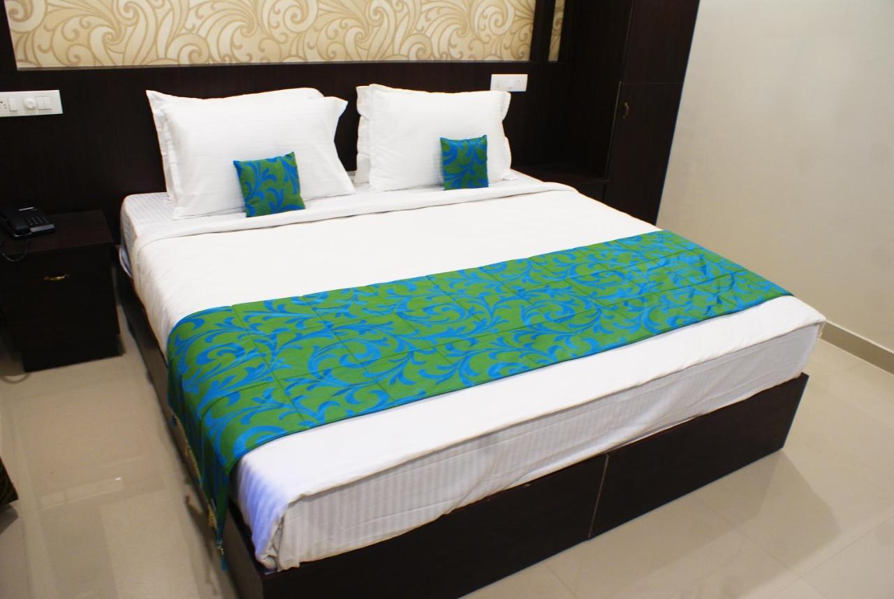 Collection O 8267 Galaxy Inn Kochi Exteriér fotografie
