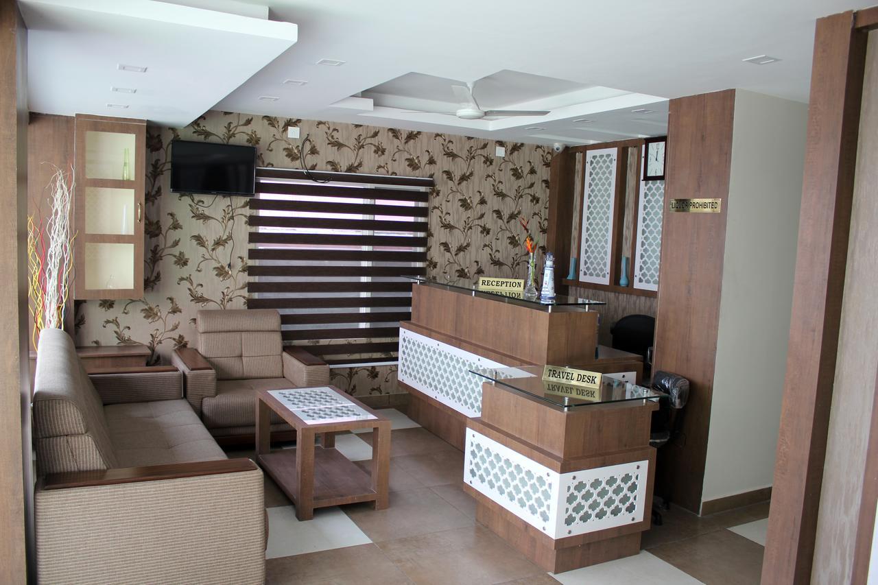 Collection O 8267 Galaxy Inn Kochi Exteriér fotografie